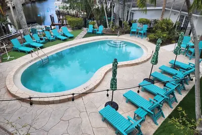 Image de Studio avec piscine et accès au canal à Bayshore Inn & Docks!