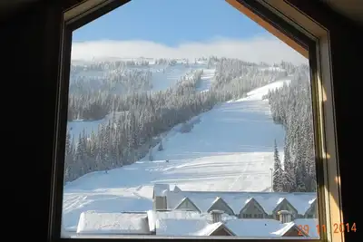 Image de Deluxe Ski In / out Condo Situé En Centre Village