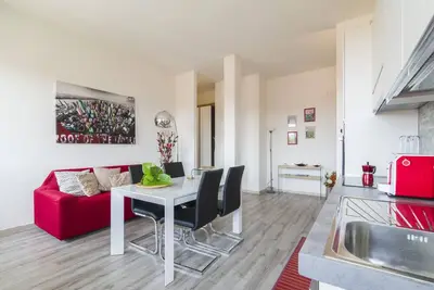 Image de La maison rouge! Visarno Arena House x6