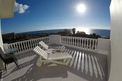 Image de Parfait pour l'observation de la mer et les incroyables couchers de soleil «roses».