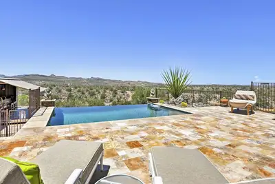 Image de Nouveau! Phoenix Home de luxe avec Cabana & Outdoor Oasis!