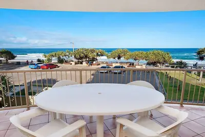 Pandanus Shores Unit 4 Kings Beach Qld