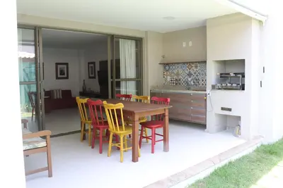 Image de Vilage en Camaçari duplex avec barbecue privé, piscine et court de tennis