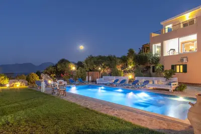 Villa Odyssia-expérience unique de détente et de confort à proximité de la plage de sable