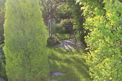 Image de Spacieux studio moderne dans une maison individuelle individuelle