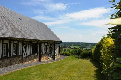 Image de Ancienne grange normande restaurée avec vue panoramique & grand parc