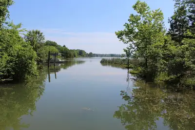 Image de Bord de lac, grande cour, à proximité des activités de Chattanooga, quai privé, animaux acceptés