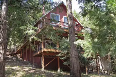 Image de Plaisirs estivaux au lac Pinecrest et à la fraise à quelques minutes seulement!