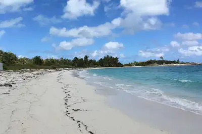 Location abordable en bord de mer avec des vues spectaculaires. Regarde!