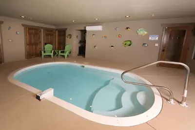 Image de Cette cabine de piscine de 6 chambres à Gatlinburg construite en décembre 2017 vous étonnera!