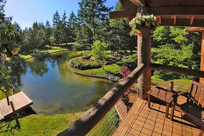 Image de Grandma's Guest House, Waterfront Lake, Swimming, 2 Story - 30 acres gated estate