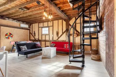 Image de Randonnée et détente centrale, séjournez dans une ancienne grange transformée des années 1800 de Hunter Hunter