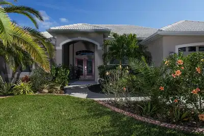 Image de Exceptionnel! Maison de piscine de luxe dans la belle Venise Palms