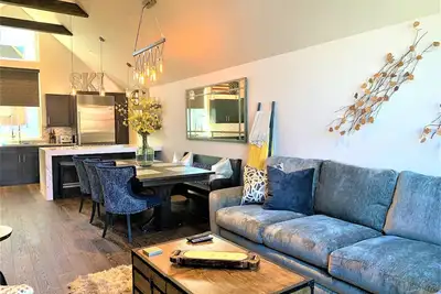 Image de Passez Thanksgiving dans les montagnes! Luxueux 3 chambres à coucher de Tout!