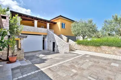 Image de Sandra maison avec appartements / Lana 1