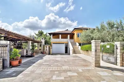 Image de Sandra maison avec appartements / Lana 2