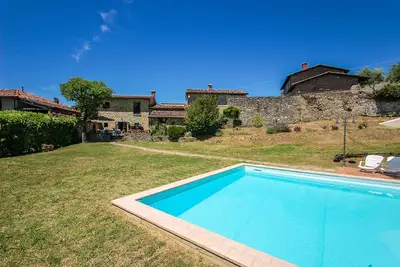 2 maisons avec piscine privée à 60km de Lucques pour 18 personnes.