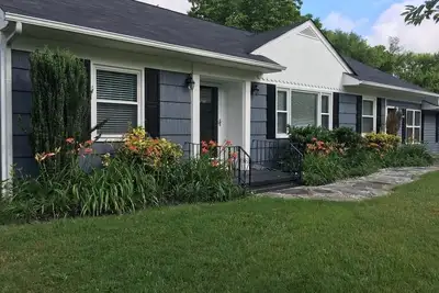 Image de 3br / 2Bath confortable dans le centre-ville historique de Cleveland Tn