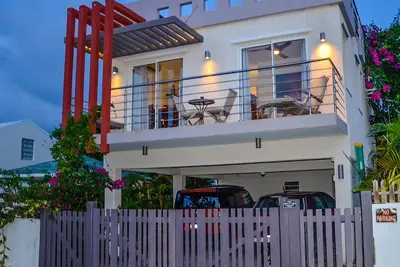 Image de Appartement moderne de Simpson Bay Beach. Terrasse sur le toit Vues sur l'océan Wifi Tv satellite