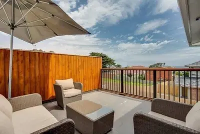 Image de Barefoot Beach House Across To Beach 270 Vue imprenable sur la baie et la montagne