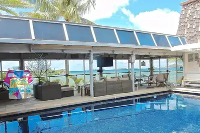 Image de Front de mer de Kaneohe Bay et vue sur les montagnes à gogo ~ piscine d'eau salée chauffée à l'énergie solaire