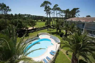 Image de Appartement cosy et ensoleillé sur le terrain de golf!