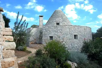 Image de Trullo et Lamia dans la Vallée d'Itria dans la nature