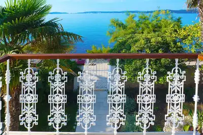 Image de Front de mer Villa Agnes, ancienne maison des capitaines, villa en bord de mer avec piscine privée