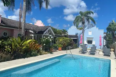 Image de Villa de luxe sur la côte ouest, à 5 minutes à pied de la plage, avec l'adhésion au Beach Club