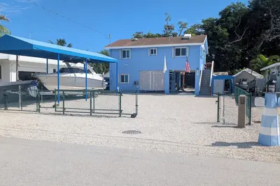 Image de Very Nice 3 Chambre maison avec grand terrain! Terrain de basketball! Rv Hook Up