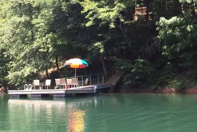 Image de Cabine au bord du lac sur le lac Hiawassee / Bear Paw à Murphy, Nc -Blue Ridge Mountains