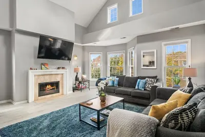 Image de Dramatique et spacieux Wrigley Loft avec toit privé, terrasse avec barbecue et parking