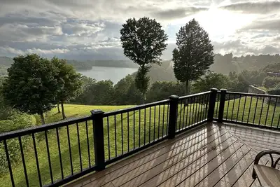 Image de Meilleure vue et emplacement sur le lac Dale Hallow!