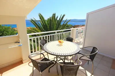 Image de Appartement d'une chambre avec la terrasse et la vue sur le mer Orebic, Peljesac (A-10173-b)