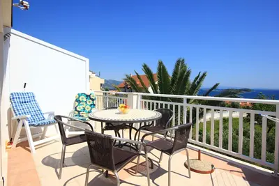 Image de Appartement d'une chambre avec la terrasse et la vue sur le mer Orebic, Peljesac (A-10173-a)