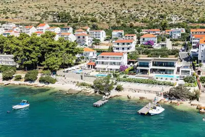 Image de Emplacement Exclusif Plage Appartement \"Jan\"! Nouvelle Piscine Ouverte!