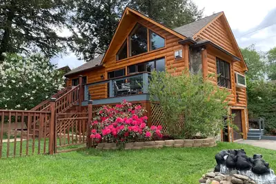 Image de Maison au bord de l'eau à la fin d'une rue sans issue