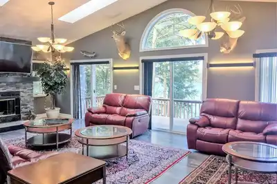 Image de Incroyable Lake House avec toutes les commodités