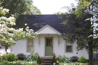 Image de Charmant chalet sur 65 acres de terrain