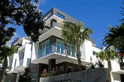 Image de belle maison de ville sur le prestigieux quartier résidentiel de Brickell Miami, wifi gratuit