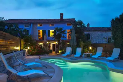 Image de villa istrienne 'Ladonja', maison en pierre pour 12 personnes avec piscine