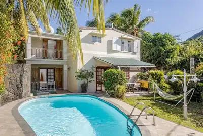 Image de Villa - Paille en Queue with heated pool Black River<br>Piscine chauffée.