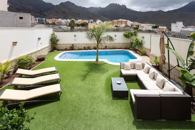 Image de Luxueuse villa du centre-ville avec piscine privée