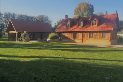 Image de gîte composé de 2 maisons avec cheminée et sauna