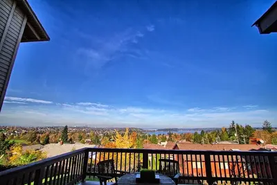Image de Craftsman Avec Vue imprenable du centre-ville de Seattle