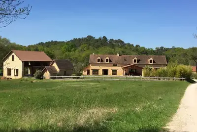 Image de Jolie maison de campagne entièrement restaurée, nichée au milieu de la nature!
