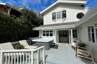 Image de Maison californienne moderne dans le centre-ville de Mill Valley