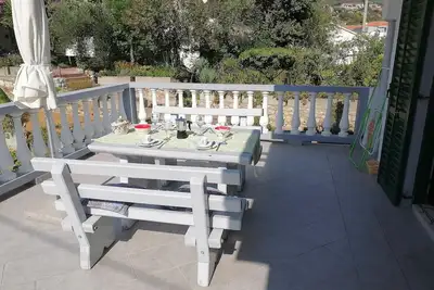 Image de Appartement de deux chambres avec la terrasse Palit, Rab (A-14996-a)