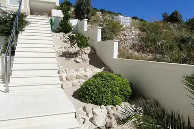 Image de Appartement de vacances avec piscine et vue sur la mer