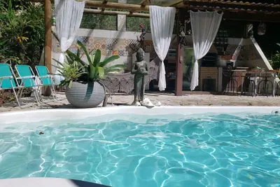 Image de Magnifique maison avec 3 suites, piscine avec hydro, 04 wcs, Sky, Wifi, Netflix et paix. . .